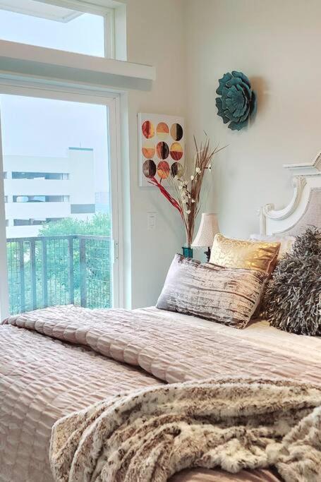 Best 5* Luxury Living Downtown Kingbed Suite ヒューストン エクステリア 写真